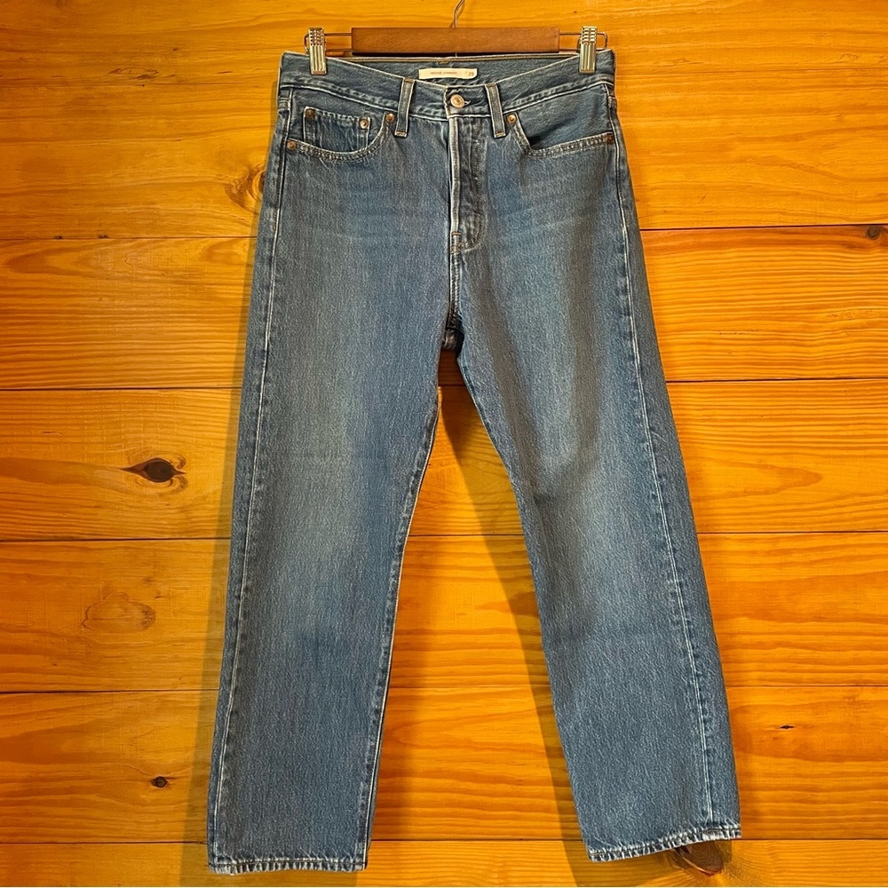 Levi’s Wedgie Straight Leg High Rise Button Fly Jeans 28